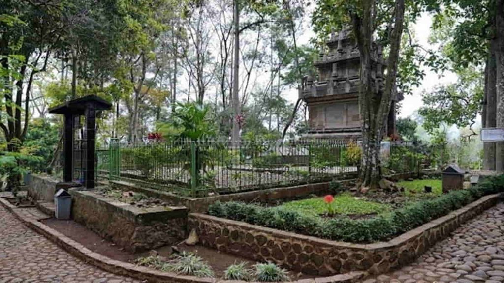 Candi Cangkuang di Garut