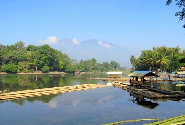 Danau di candi cangkuang Garut