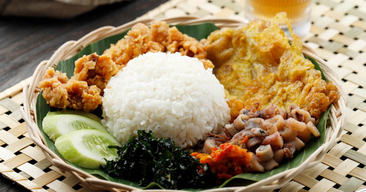 Nasi Campur Cumi